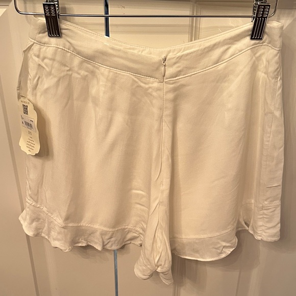 Altar’d state Cute medium White Ruffle Skort - Picture 4 of 6